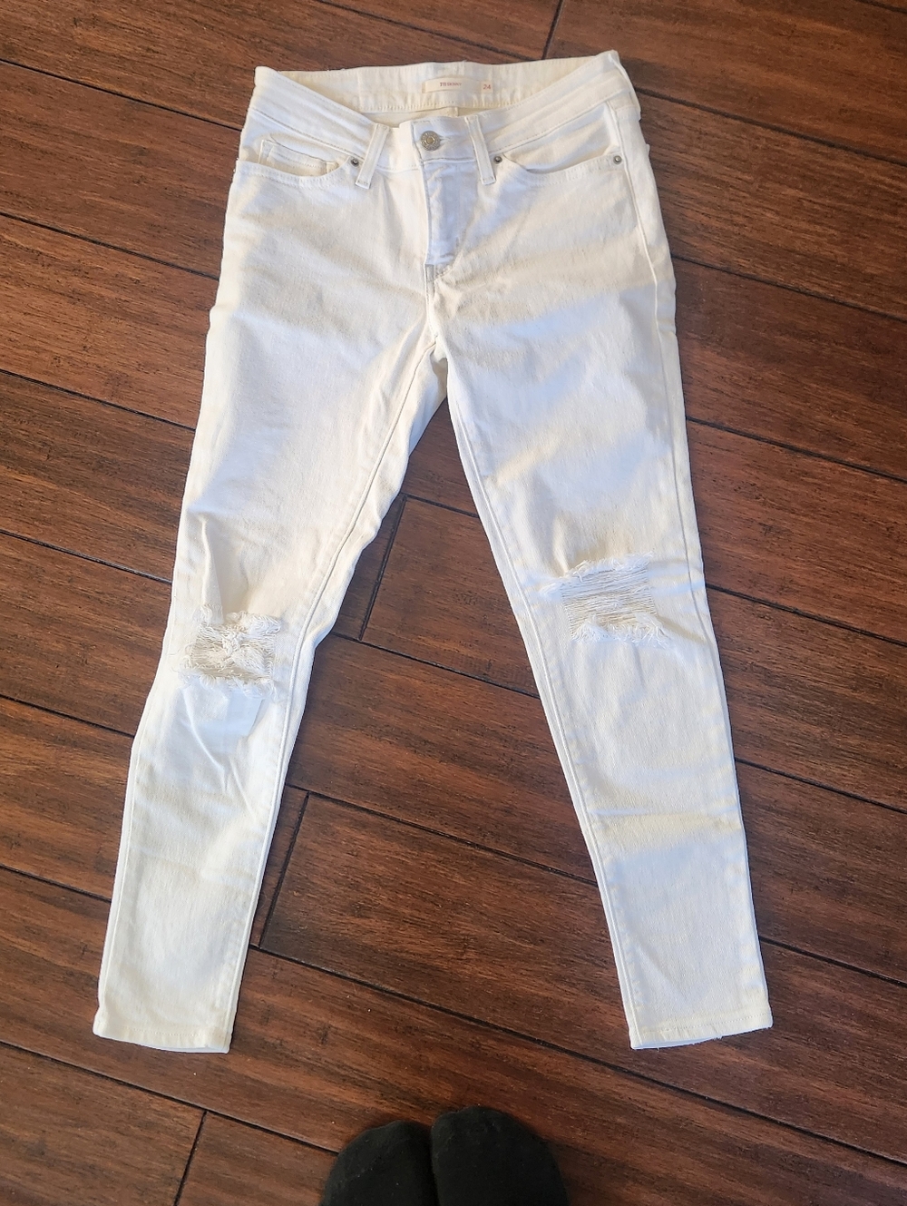 Levi's White Ripped Women's Skinny Jeans